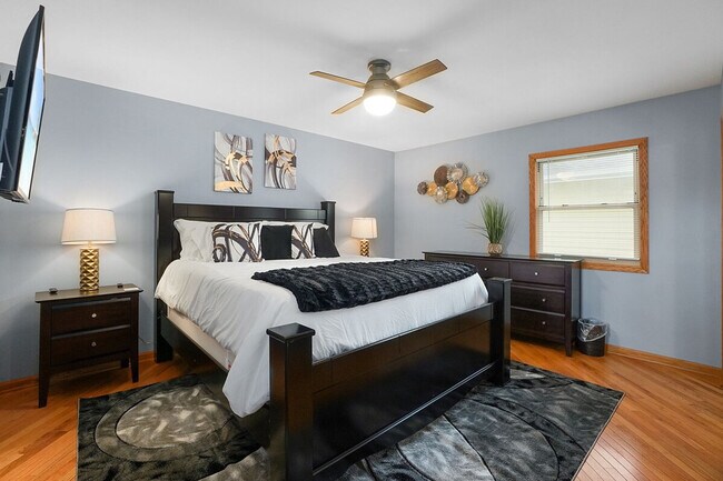 Building Photo - 255 Banbury Ave