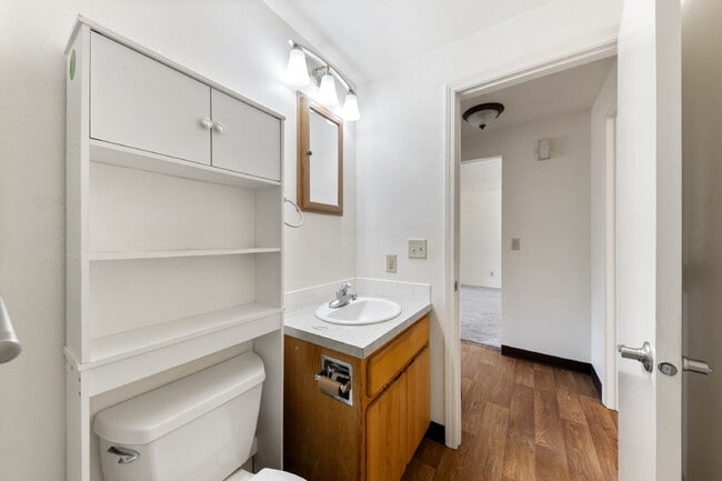 Building Photo - 2 Bedroom Duplex **MOVE IN SPECIAL** $500 ...