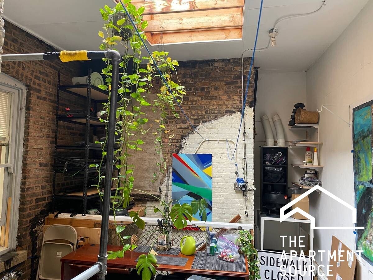 Building Photo - 3605 N Damen Ave