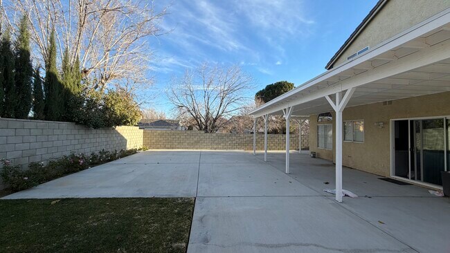 Building Photo - 45727 Kaastad Ct