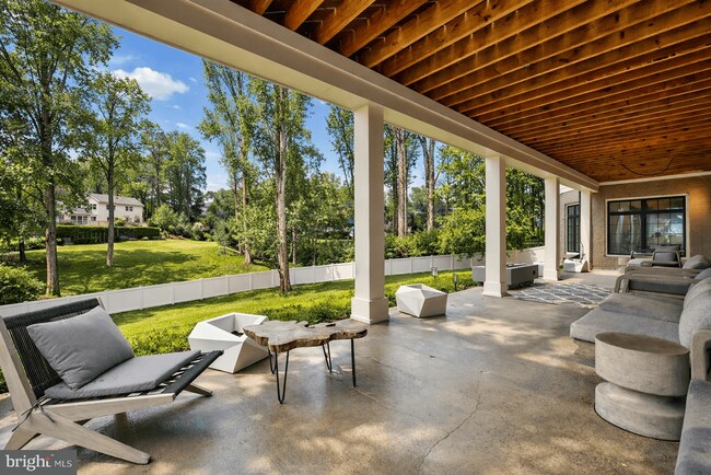 Building Photo - 7002 River Oaks Dr