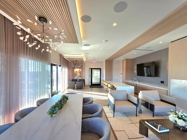 Building Photo - 737 Swann Ave