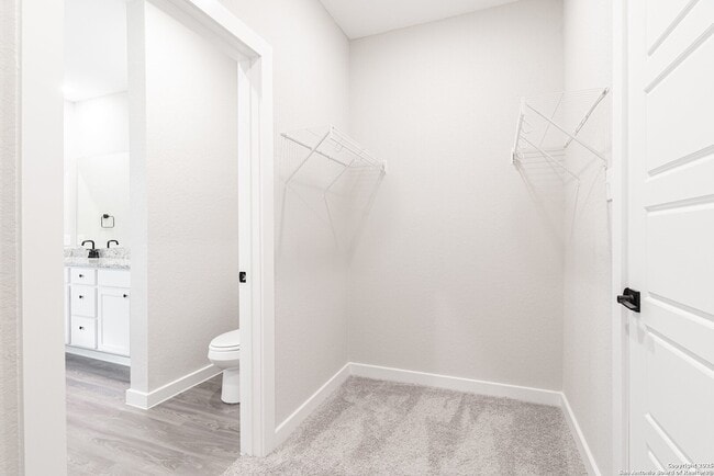 Building Photo - 5815 Tree View St