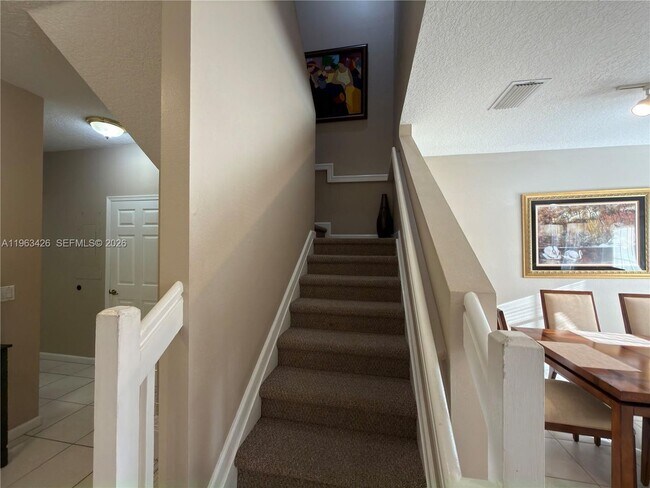 Building Photo - 1651 Hawthorne Pl