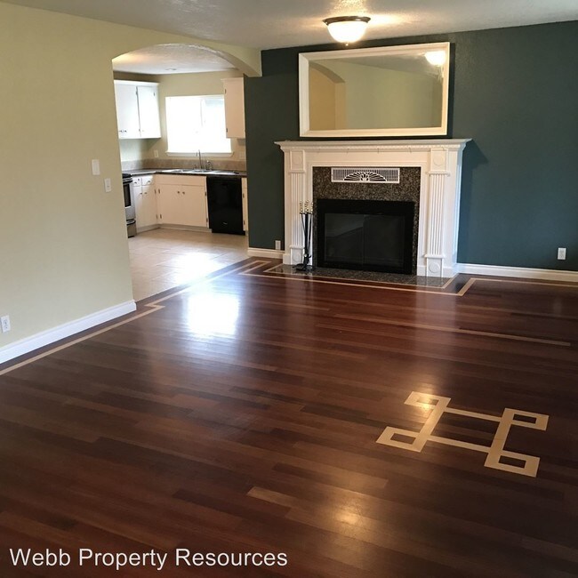 Building Photo - 115 SE 12th Ave