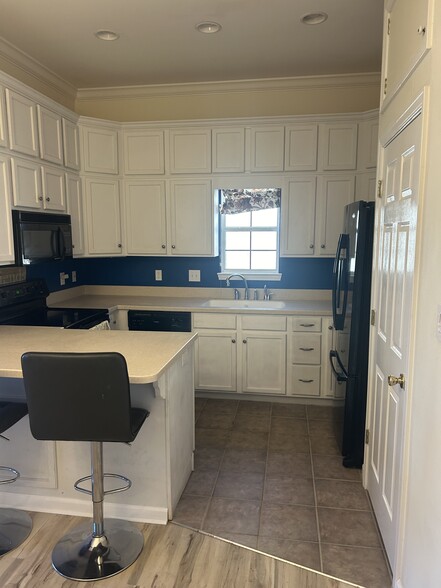 Building Photo - 4 Yacht Club Dr