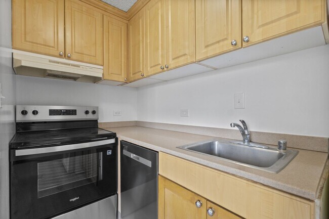 Building Photo - Cozy Island Escape | Near Waikiki & Diamond Head