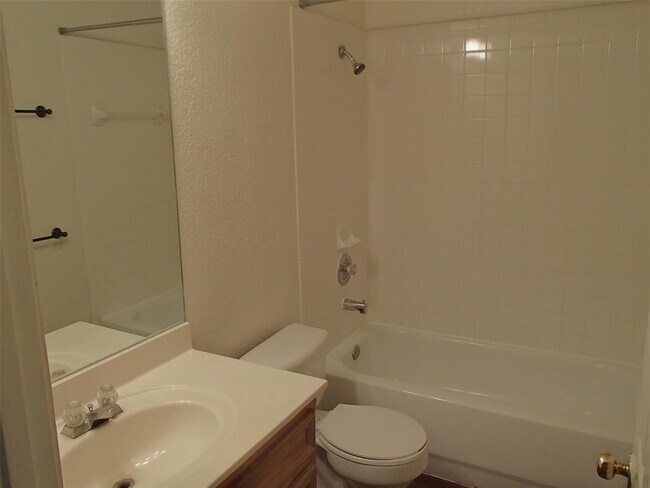 Building Photo - 304 Tamara Dr