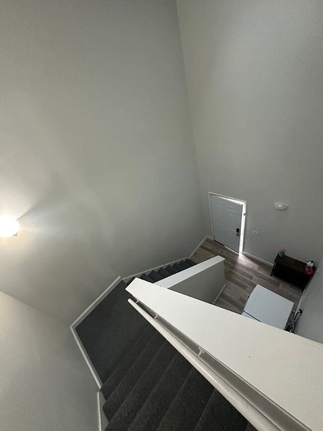 Building Photo - 15 Joy St