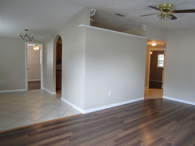 Building Photo - 3 BEDROOM 1 BATH HOME - NEW PORT RICHEY FL