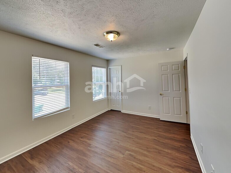 Building Photo - 2874 Meadow Point