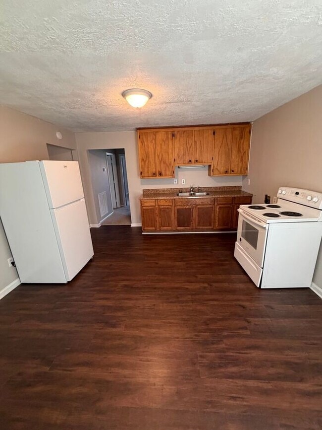 Building Photo - 2BD/1BA Unit in Newton, NC