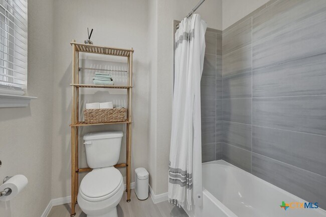 Building Photo - 816 Windflower