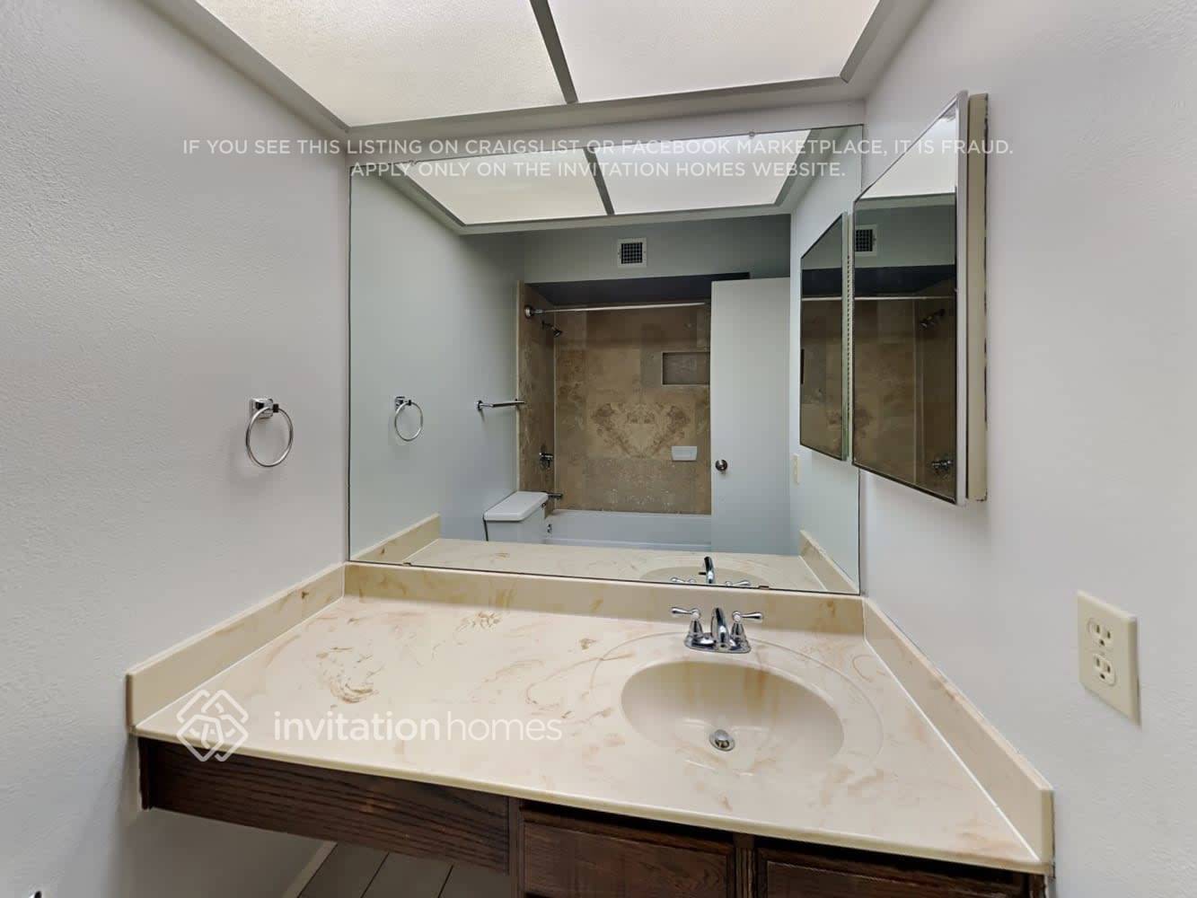 Building Photo - 3130 W Las Palmaritas Dr