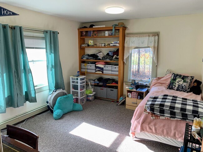 Building Photo - University Student Rental- Available for t...