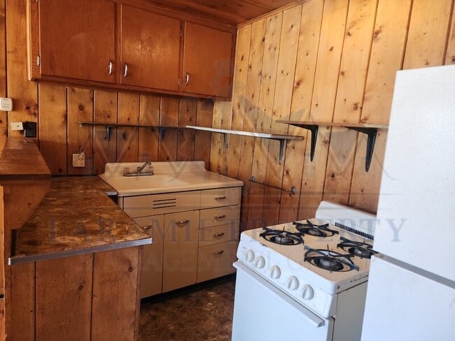 Building Photo - 407 S 5th St