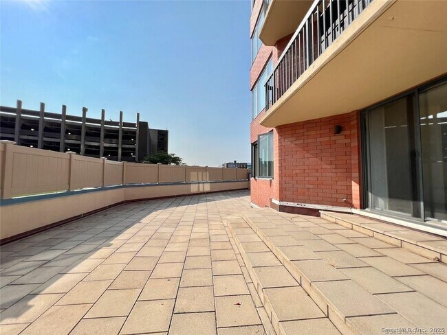 Building Photo - 25 Forest St