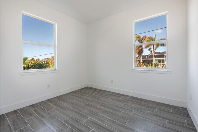 Building Photo - 260 Rotonda Blvd W