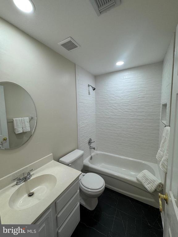 Building Photo - 10314 Butternut Cir