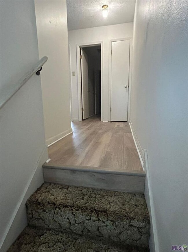 Building Photo - Charming 2-Bedroom Townhome in Desirable P...