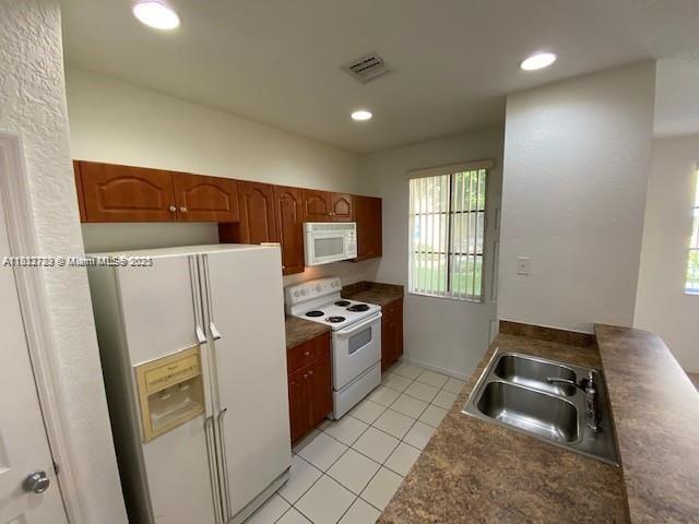 Building Photo - 6055 SW 19th Ct