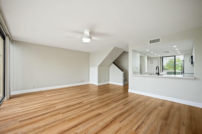 Building Photo - 2800 SW 87th Ave