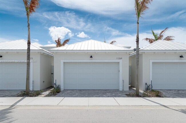 Building Photo - 11269 SE Blair Ln