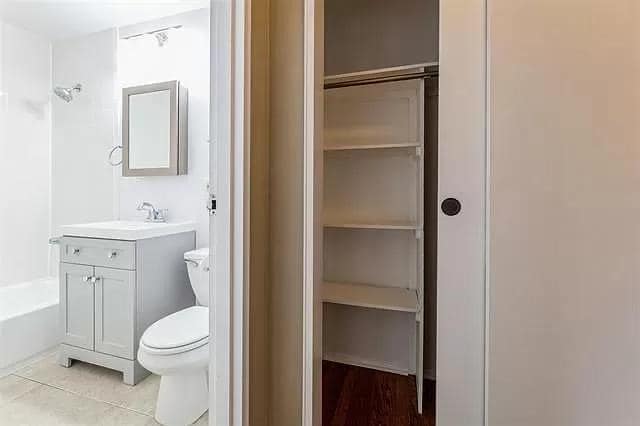 Building Photo - 40 Ellington St