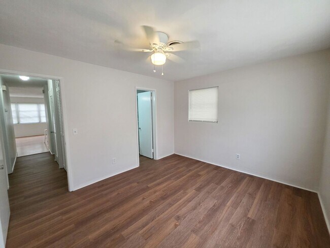 Building Photo - 3/2 with Florida room and Carport