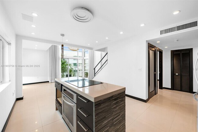 Building Photo - 7744 Collins Ave