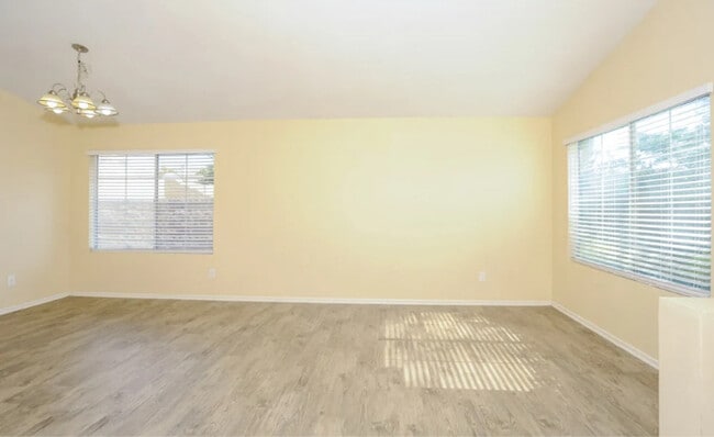 Building Photo - 39826 Milan Dr