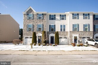 Building Photo - 1036 Regency Pl