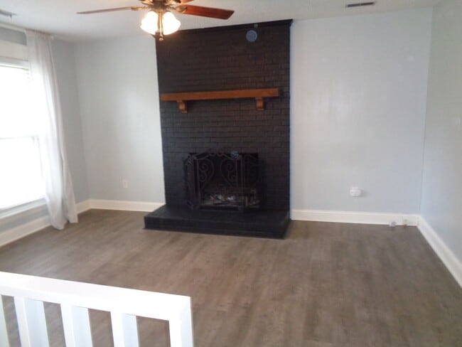 Building Photo - Nice! Updated House with Unfinished Basement-Ready for Move-In