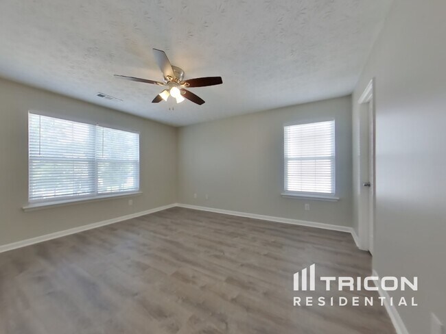 Building Photo - 261 Silver Ridge Dr