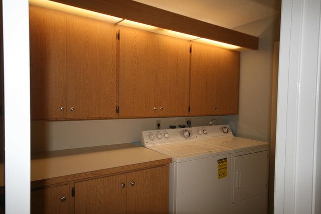 Building Photo - 141 Seashore Dr