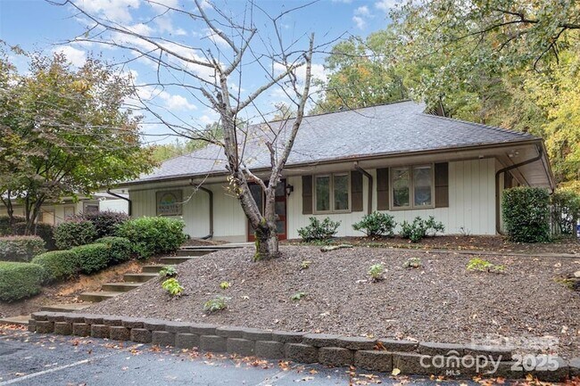 Building Photo - 3439 12 Oaks Pl