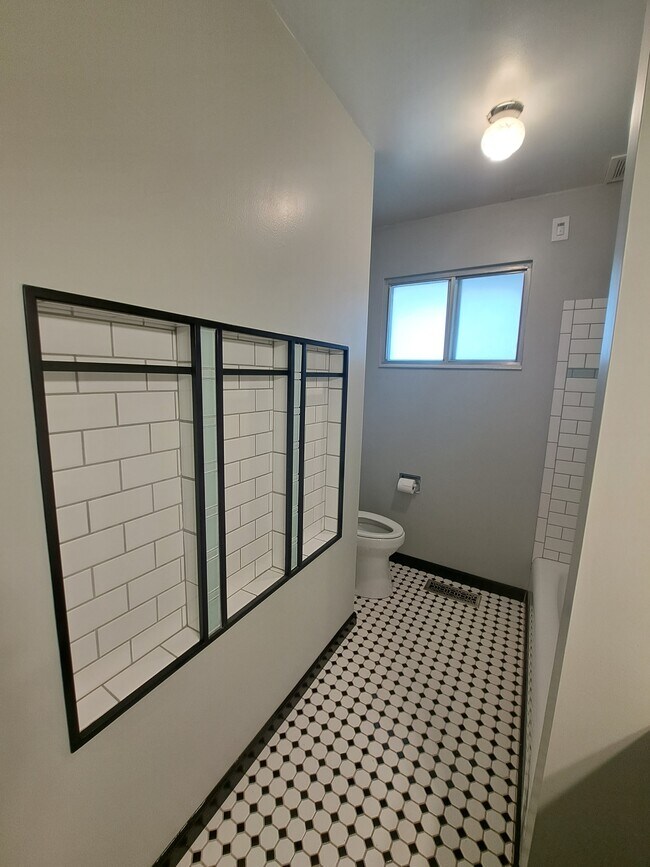 Building Photo - 775 S 2100 E