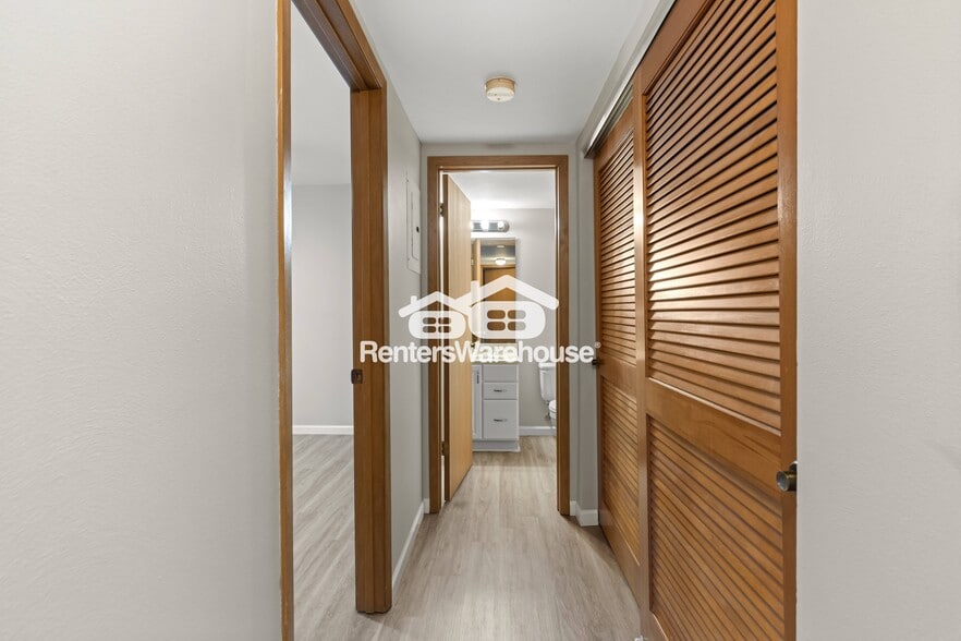 Building Photo - 708 Ridgeside Dr