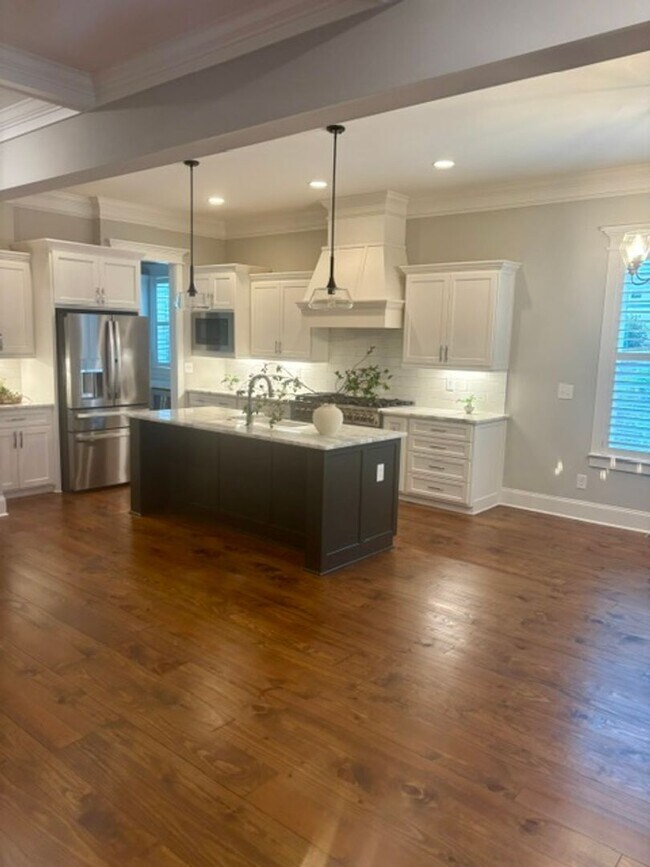 Building Photo - 4304 Sabal Dr