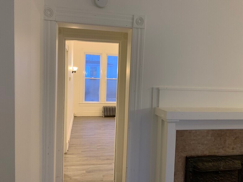 Hallway to dining rm - 816 N Sheridan St