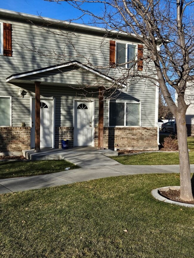 Building Photo - 629 Countryside Ave