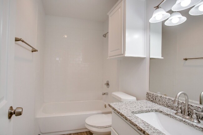 Building Photo - Freshly Updated 3/2/2 in Cooper!