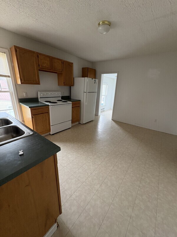 Building Photo - 900 Highland Ave