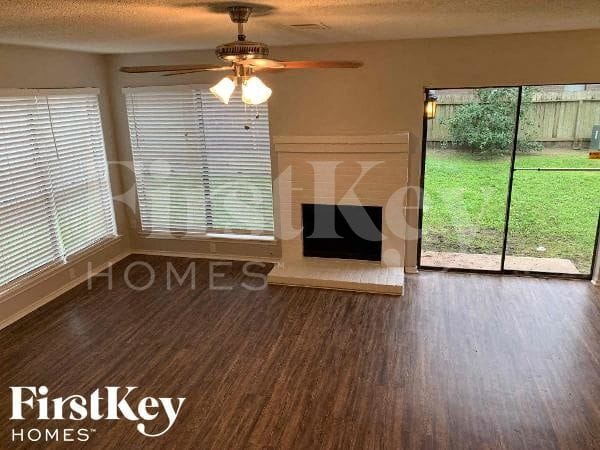 Building Photo - 15511 Evergreen Grove Dr