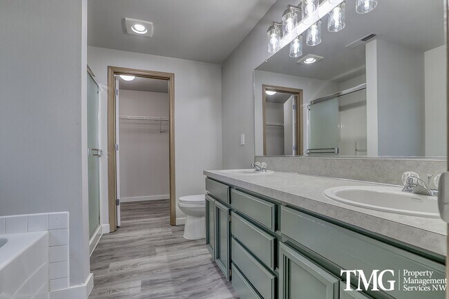 Building Photo - Spacious 4 Bedroom/2.5 Bath Hazell Dell Home!