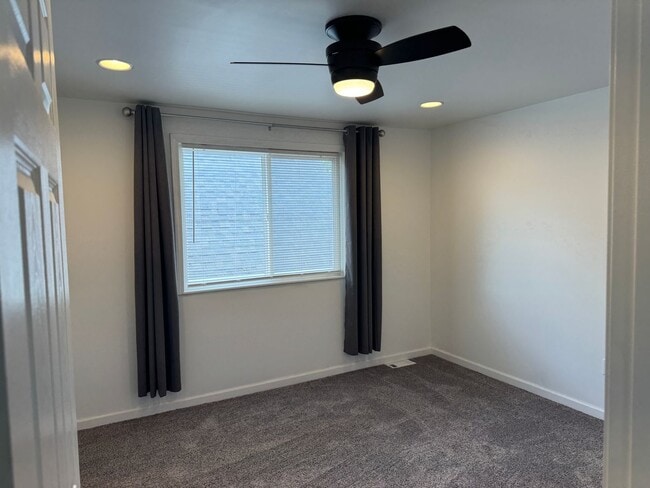 Building Photo - 4 BED, 3 BATH, Fully renovated Single Fami...