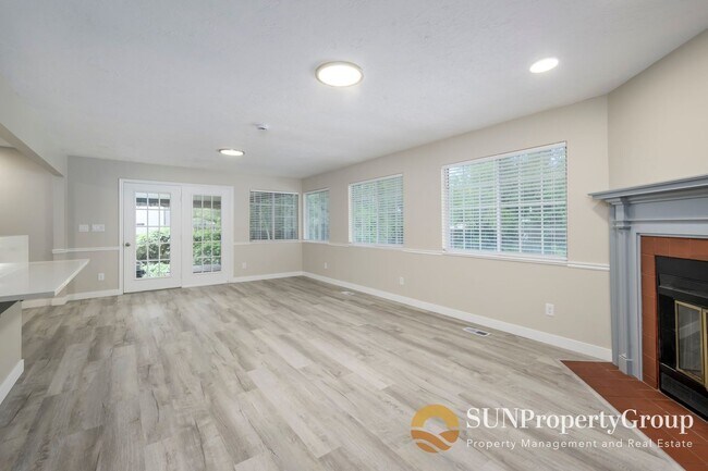 Building Photo - Stunning Remodeled Home in Desirable Cottonwood Heights!