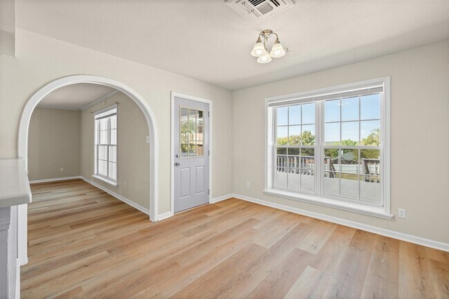 Building Photo - 201 Gail Dr