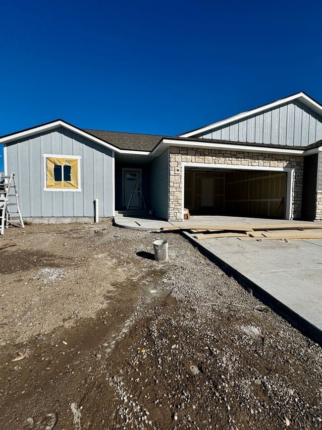 Building Photo - 503 Jeanine Dr