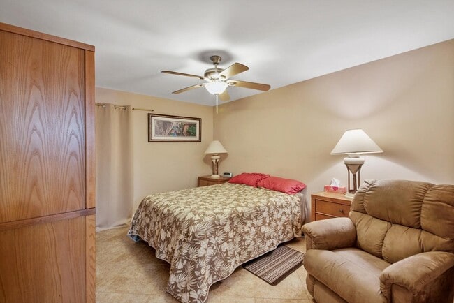 Building Photo - 677 Normandy Ln